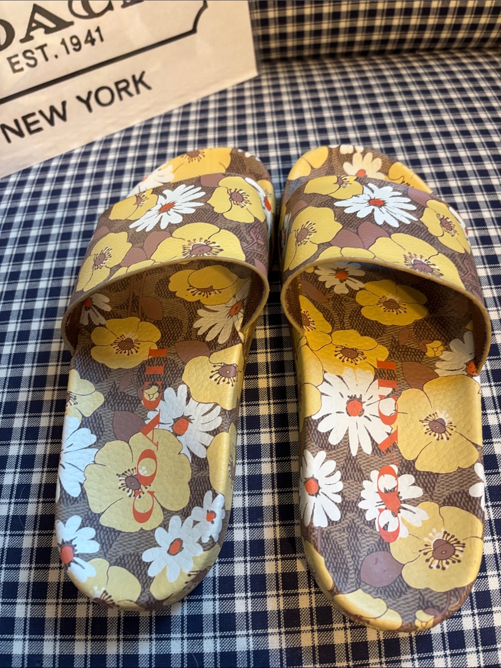 Coach Udele sport slide in Yellow and Brown Floral - Picture 4 of 8